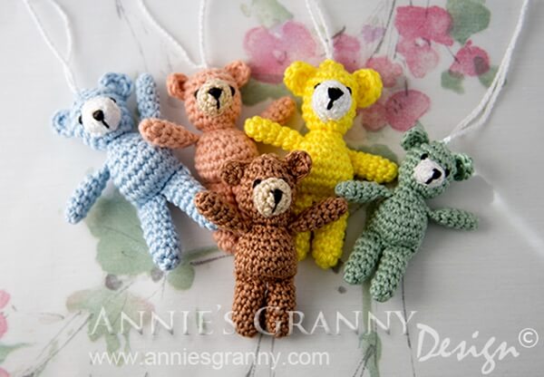 Small crochet bear