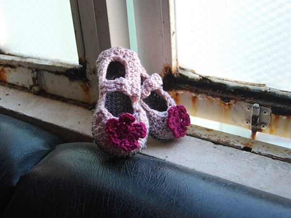 Baby crochet shoes