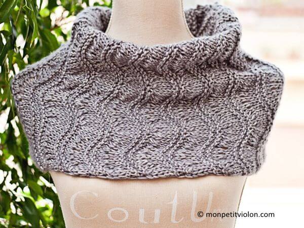 Ripples and Ridges Cowl