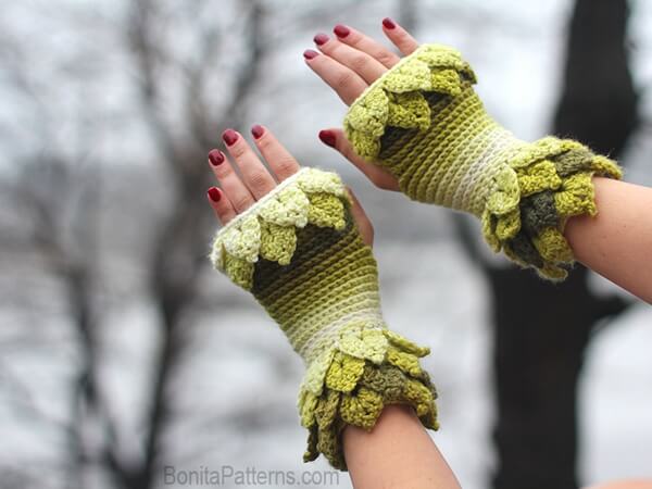 Crocodile Stitch Leafy Fingerless Gloves