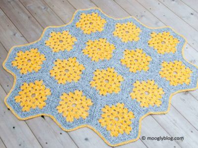 Bee’s Knees Crochet Rug