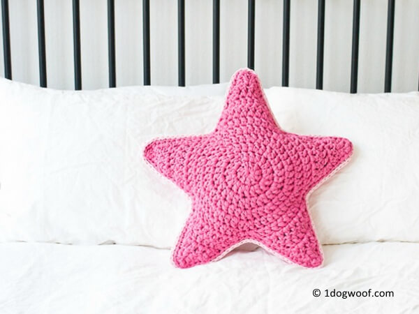 SIRIUS THE CROCHET STAR PILLOW