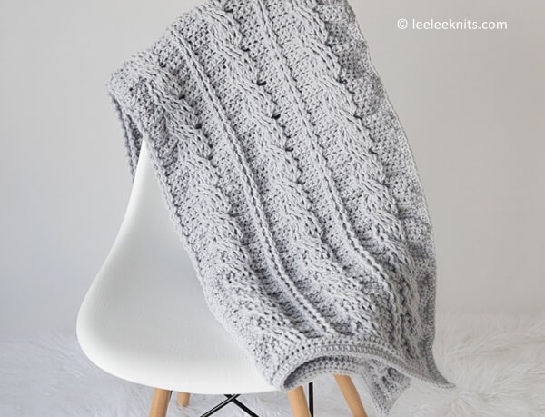 TIMELESS CABLED THROW