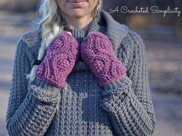 Hourglass Cabled Fingerless Mitts