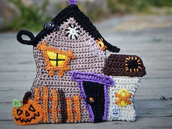 Crochet Haunted House