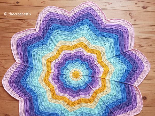 Spoke Flower Blanket