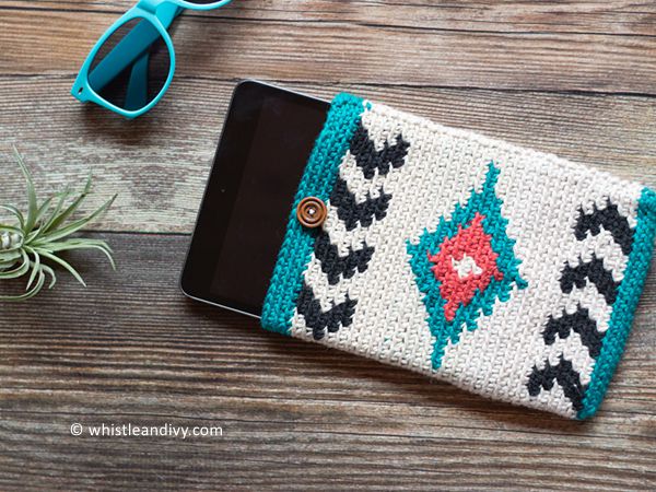 crochet Southwest Style Tablet Pouch free pattern