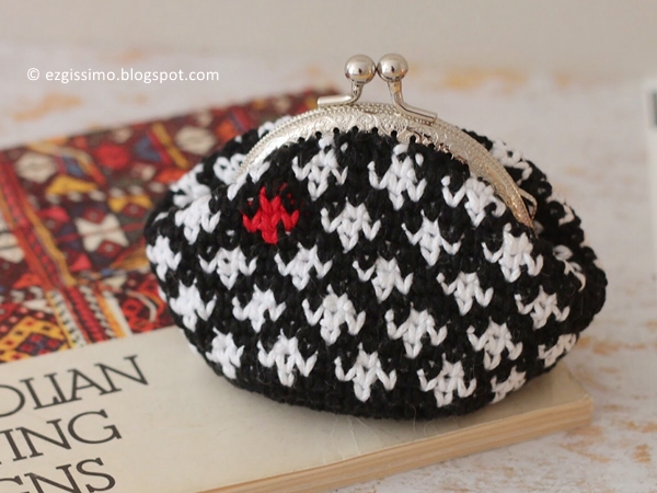 Tapestry crocheted coin purse free pattern