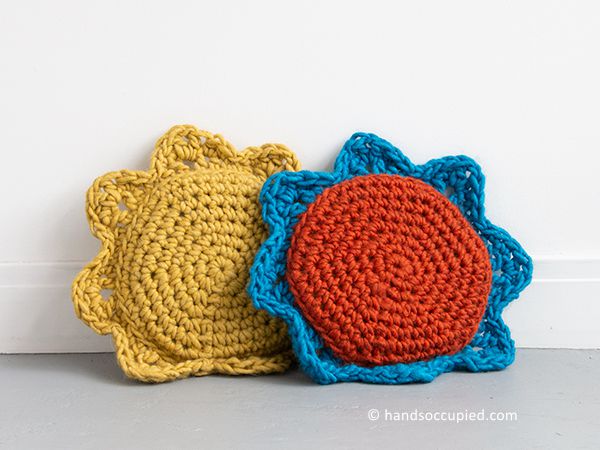 crochet SUN & FLOWER PILLOWS free pattern