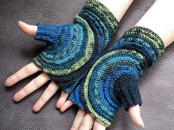 crochet Kreisel Fingerless Gloves free pattern