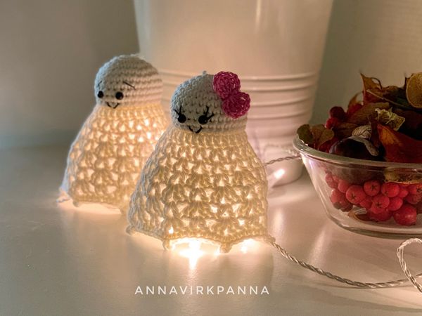 crochet Halloween ghosts free pattern