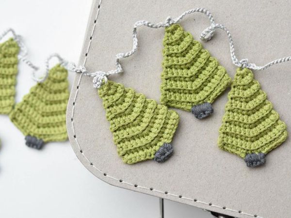 crochet Christmas Tree Garland easy pattern
