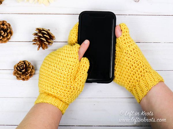 crochet Texting Mittens free pattern