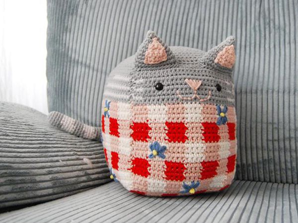 crochet Picnic Cat easy amigurumi