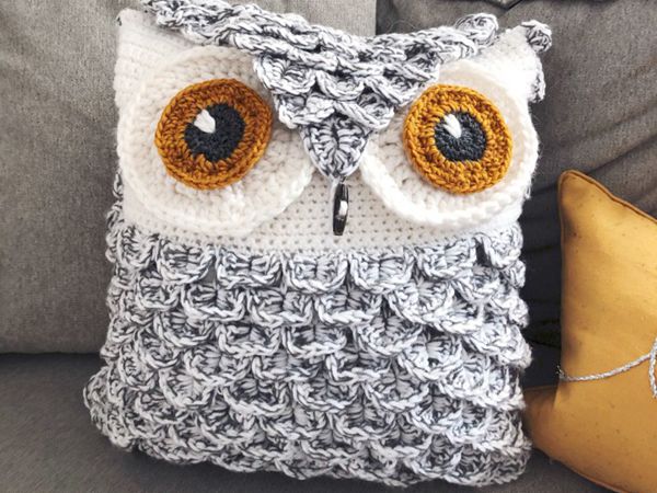 crochet Snowy Owl Pillow free pattern
