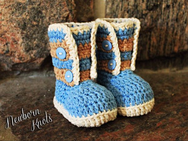 crochet Striped Button Up Booties easy pattern