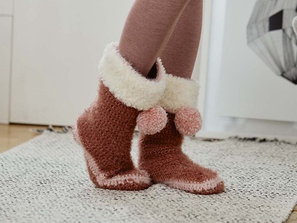 crochet Turn the Page Slippers free pattern