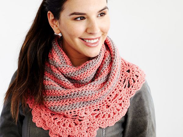crochet CHIC AND STRONG CRESCENT SHAWL free pattern