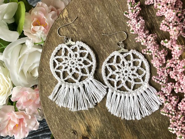 crochet Dream Catcher Earrings free pattern