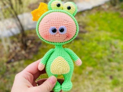 crochet Mini Bonnie with Frog Costume easy pattern