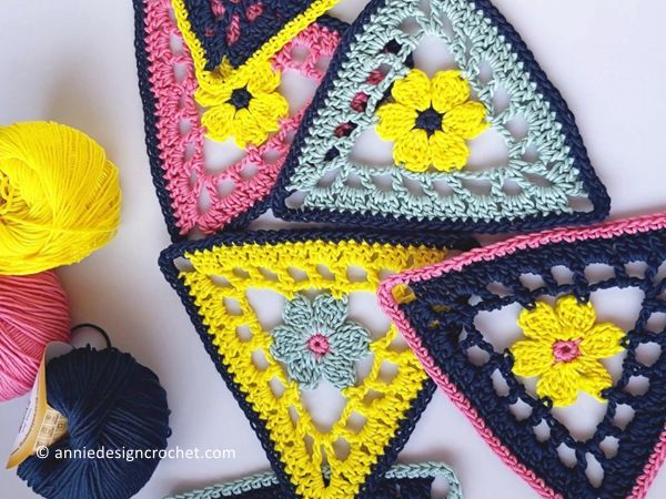 crochet Flower Bunting free pattern