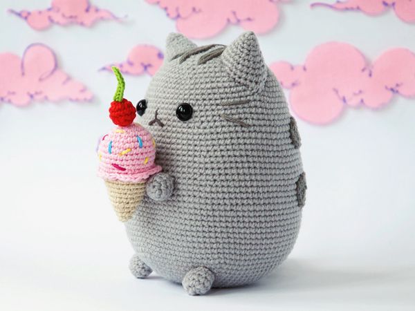 Pusheen with Ice Cream