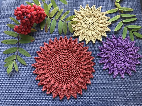 crochet Ellas Autumn Coaster free pattern