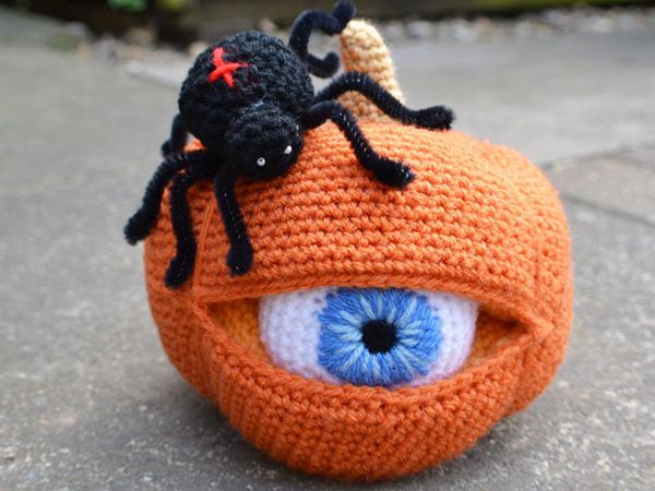crochet One Eyed Pumpkin easy pattern