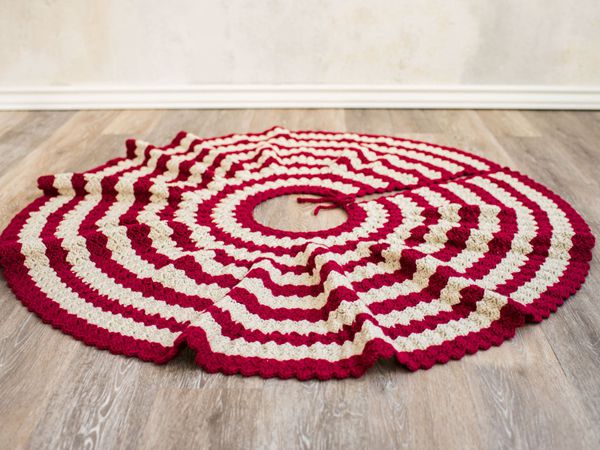 crochet Diamond Christmas Tree Skirt easy pattern