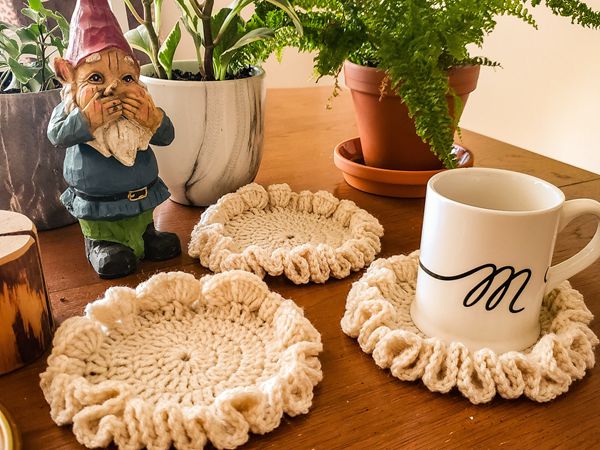 crochet Ruffle Coaster free pattern