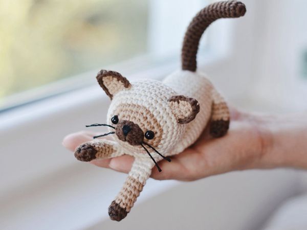 crochet Siamese Cat easy amigurumi pattern