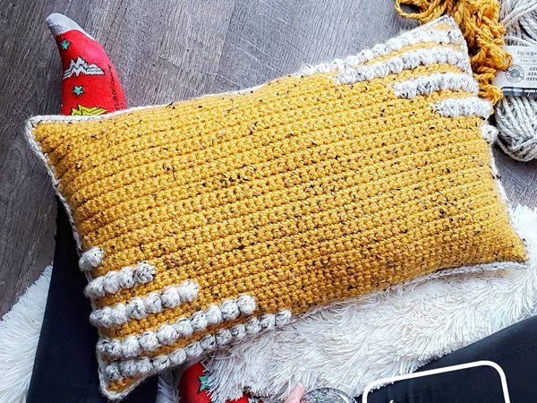 crochet Charismatic Pillow free pattern