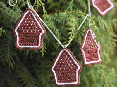 crochet Christmas Gingerbread House Ornament easy pattern