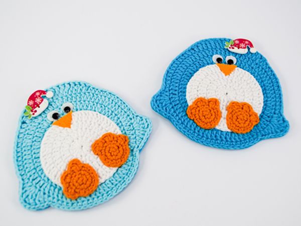 crochet Christmas Penguin Coaster free pattern