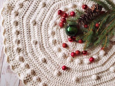 crochet Let it Snow Tree Skirt free pattern