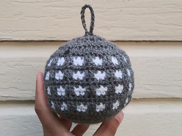 crochet Lightweight Through the Window Bauble Ornament free pattern