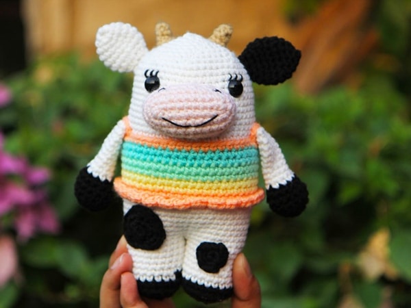 crochet Cleo the Cow free pattern