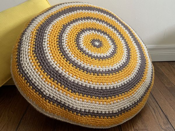 crochet Cozy Cabin Pillow free pattern