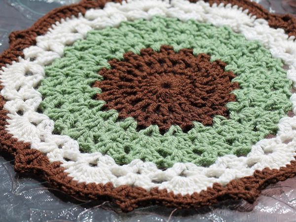 crochet Mint Chocolate Chip Doily free pattern