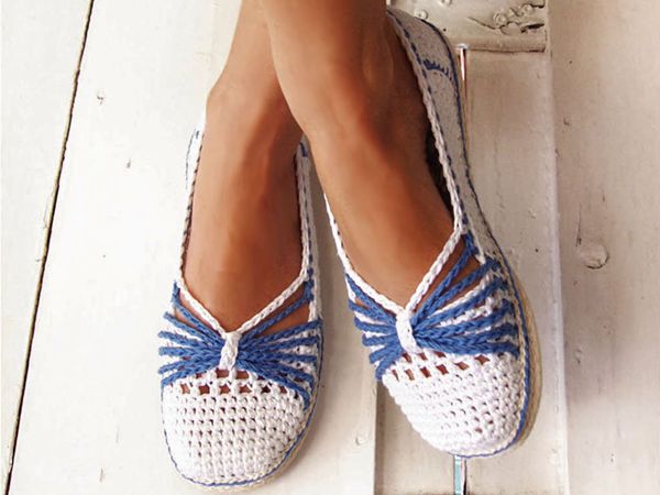 crochet Blue Bow Slippers free pattern