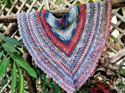 crochet Glowing blue shawl free pattern