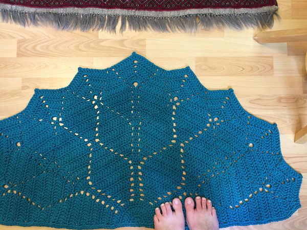 crochet Paved Diamonds Rug free pattern