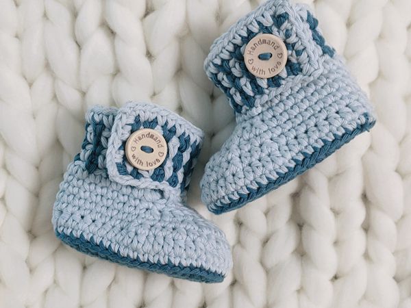 crochet Moss Stitch Baby Booties free pattern