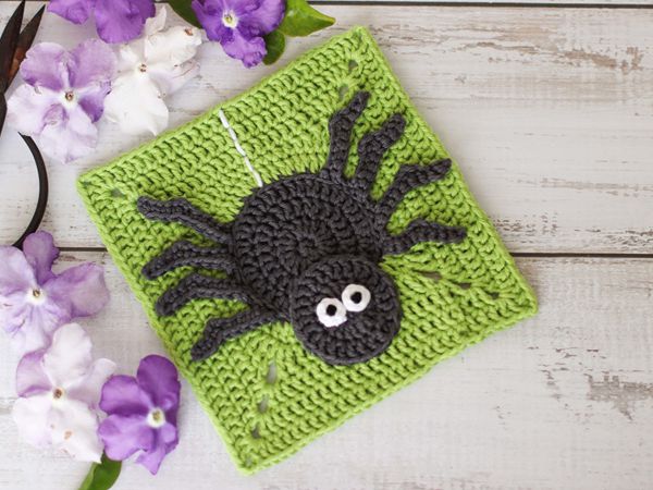 crochet Creepy Crawly Granny Square free pattern