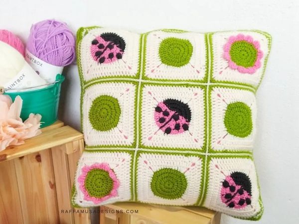 crochet Ladybug Pillow free pattern