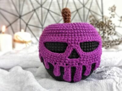 crochet Poisoned Apple Toy easy pattern