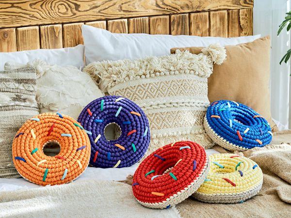 crochet Donut Pillow easy pattern