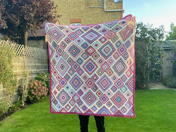 crochet Berries in the Frost Throw free pattern