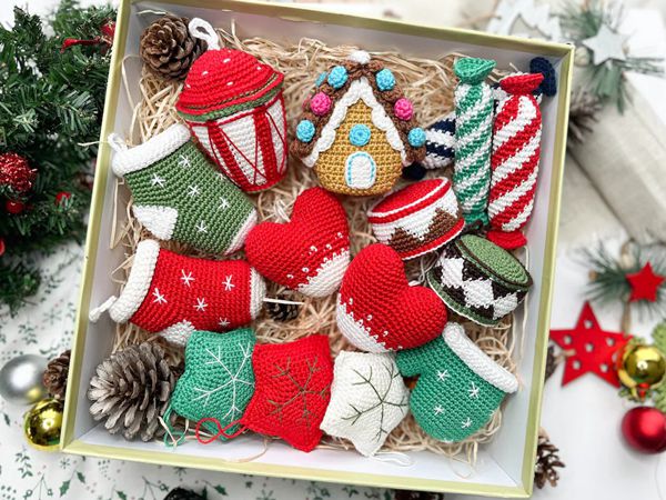 crochet Cuddly Ornaments for Christmas easy pattern