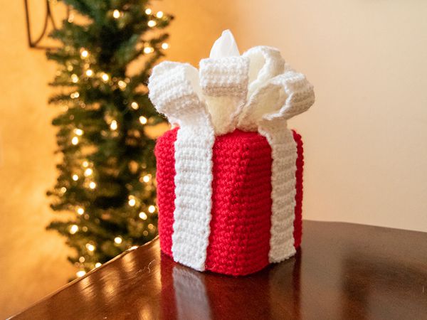 crochet Gift Tissue Box Cover free pattern